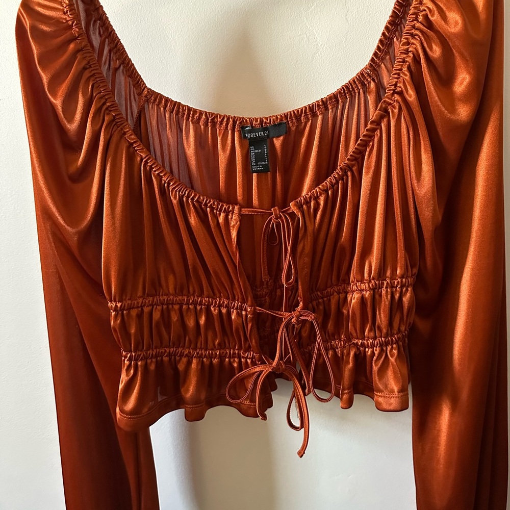 Satin tie top with balloon sleeves 🧡